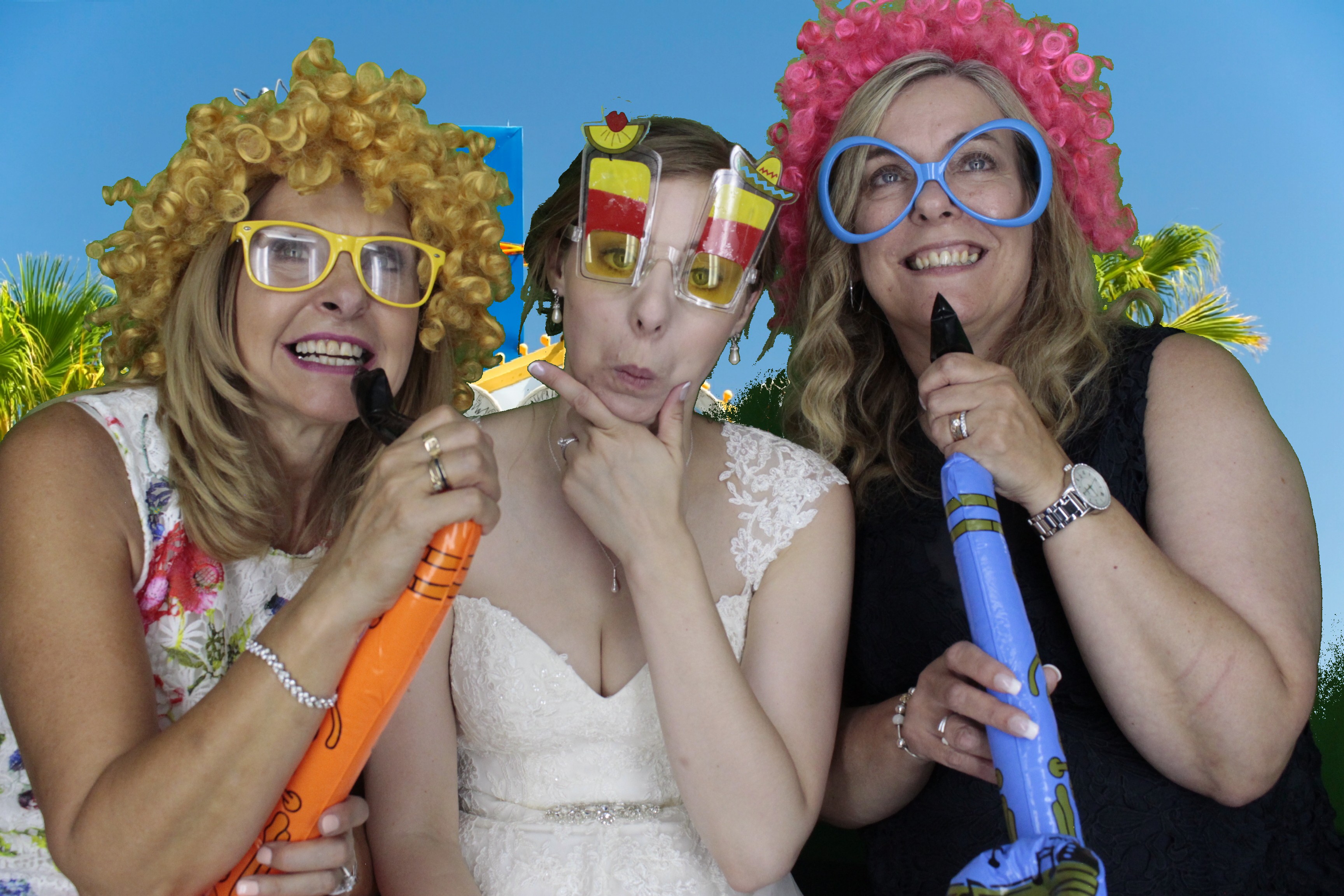 Mr & Mrs Brooks | View more photos from the event at gallery.myphotoboothexperience.co.uk/u/MyPhotoBoothExperienceLtd/Mr-Mrs-Brooks